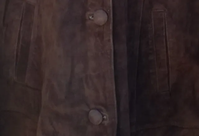 ABRIGO DE ANTE OVINO MARRÓN CON CAPUCHA CON PELO