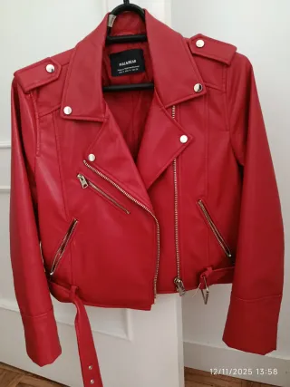 Cazadora Pull&Bear similpiel roja Talla M