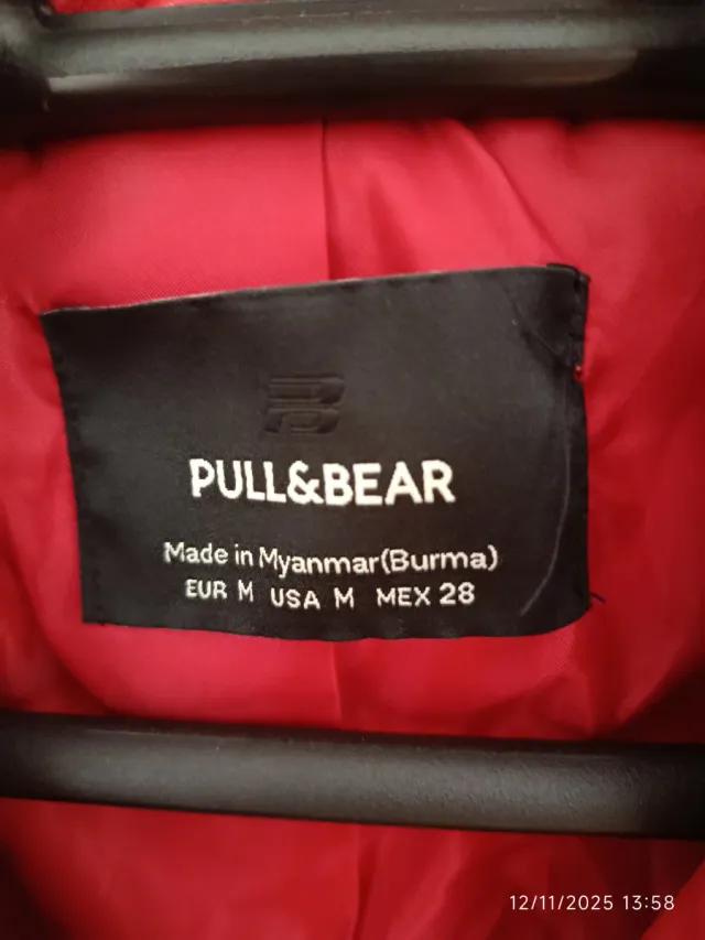 Cazadora Pull&Bear similpiel roja Talla M