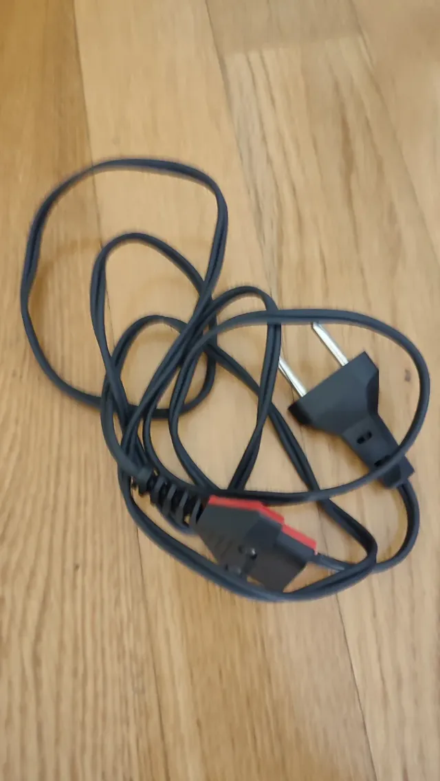 Plancha de viaje con cable y enchufe