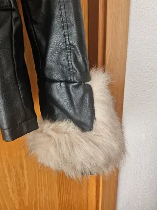 Abrigo negro con detalles beige