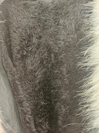 Abrigo negro con detalles beige