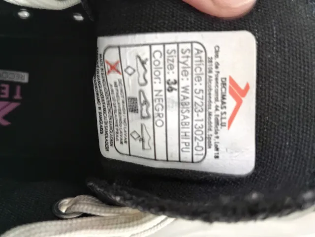 Zapatillas altas negras y blancas