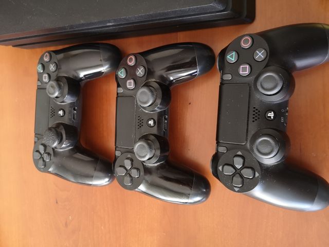 PS4 Pro 1TB con ventilador externo (mandos aparte)