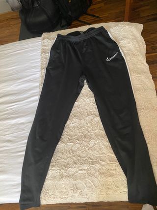 Pantalones Nike negros y blancos