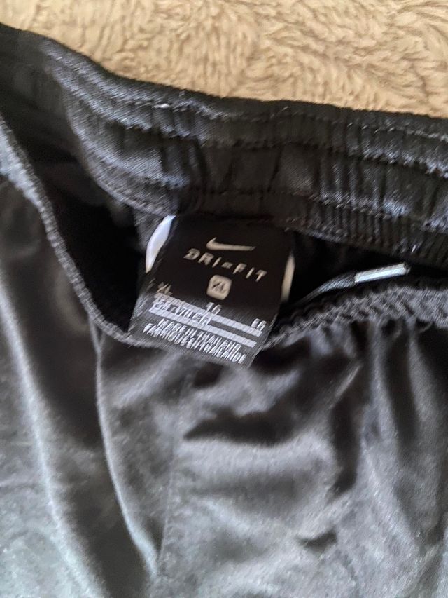 Pantalones Nike negros y blancos