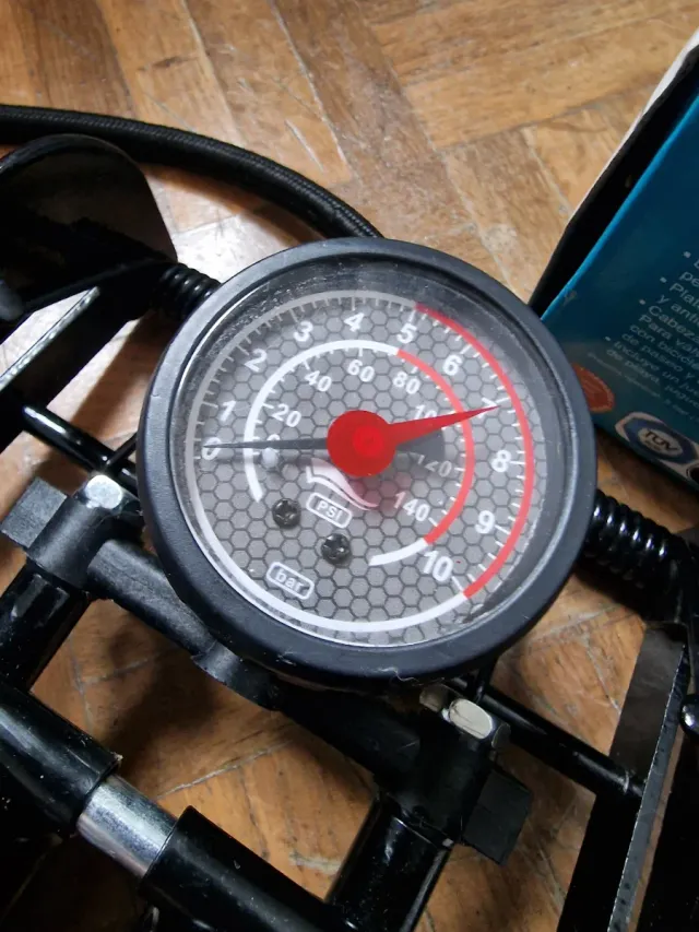 Hinchador de pie Crivit doble cilindro