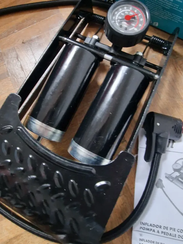 Hinchador de pie Crivit doble cilindro