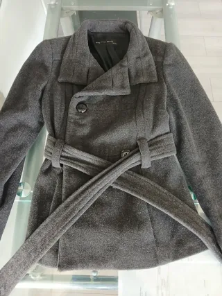 Abrigo corto gris chica