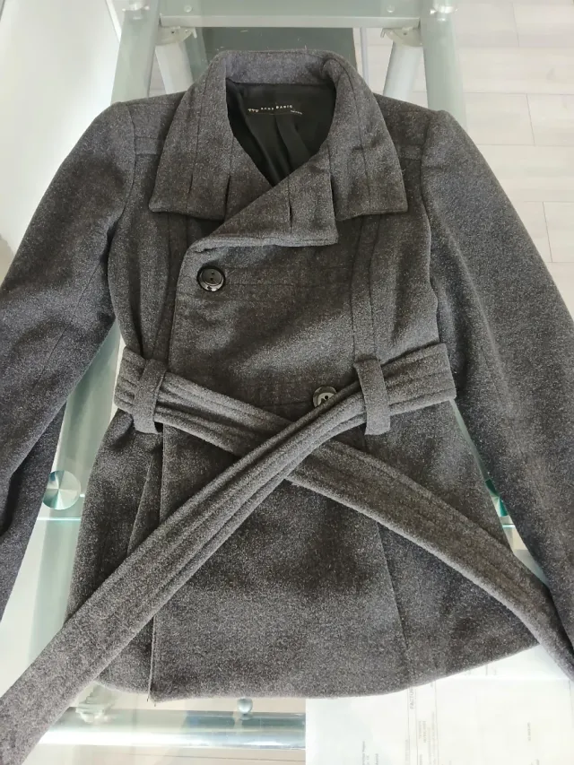 Abrigo corto gris chica