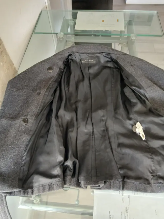 Abrigo corto gris chica