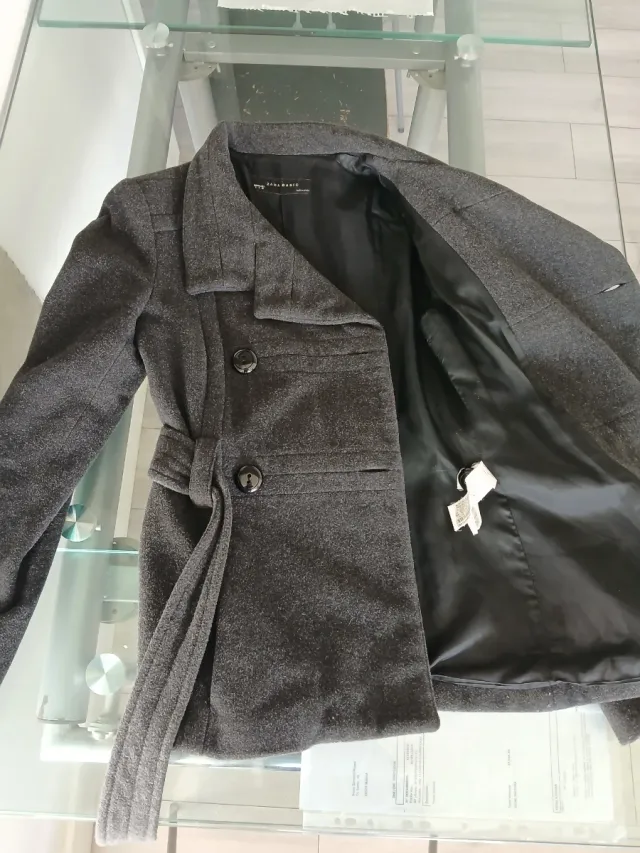 Abrigo corto gris chica