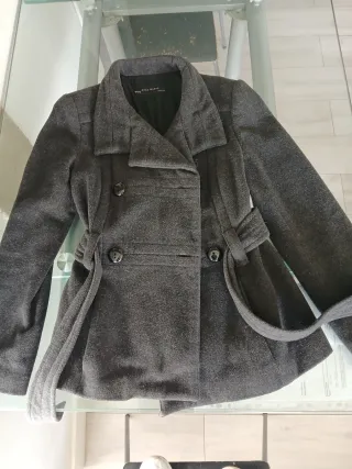 Abrigo corto gris chica