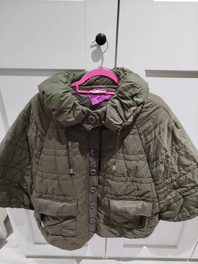 Abrigo capa acolchado verde talla única