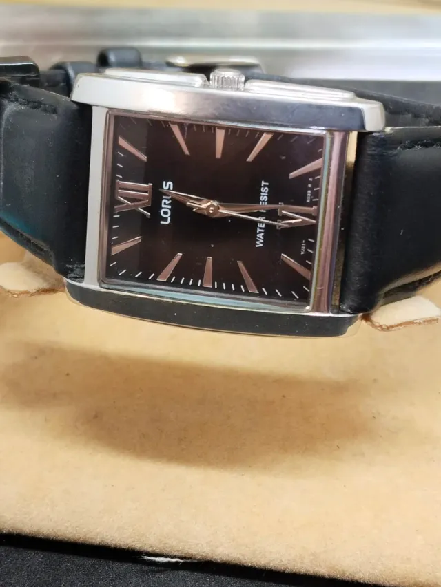 Reloj Lorus (by Seiko) Negro