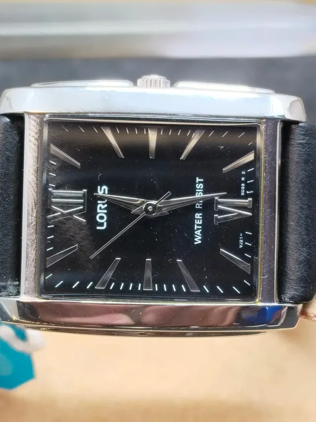 Reloj Lorus (by Seiko) Negro