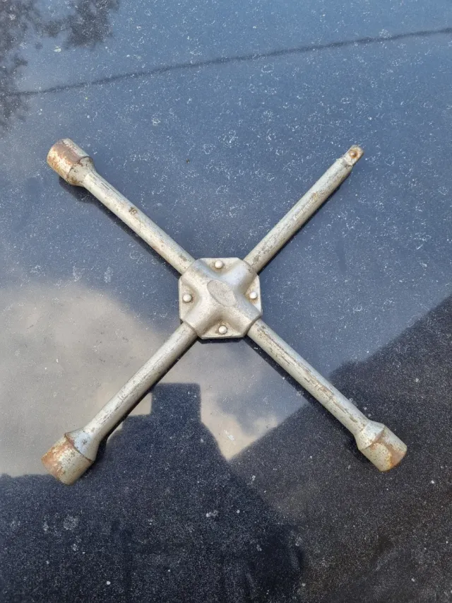 Llave de Ruedas Cruz 17 19 21