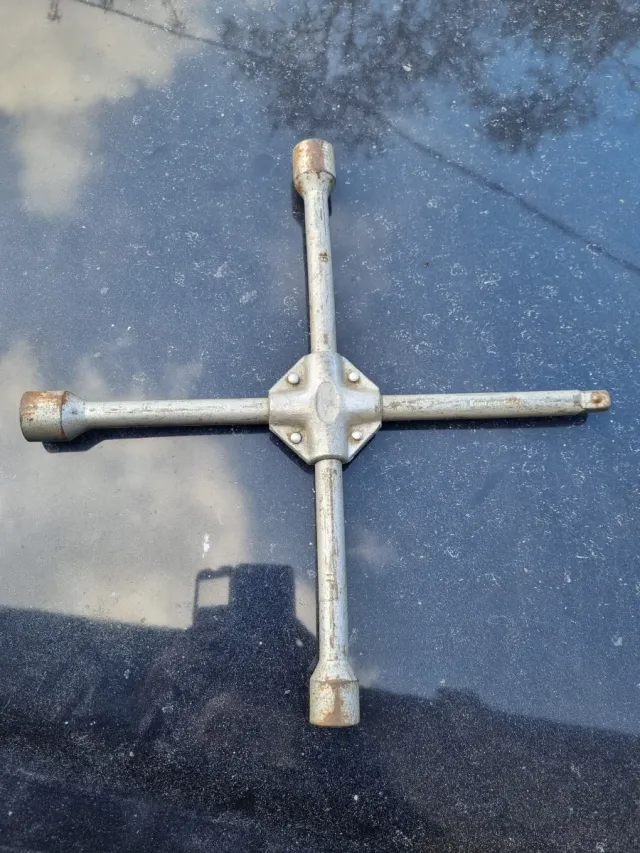 Llave de Ruedas Cruz 17 19 21