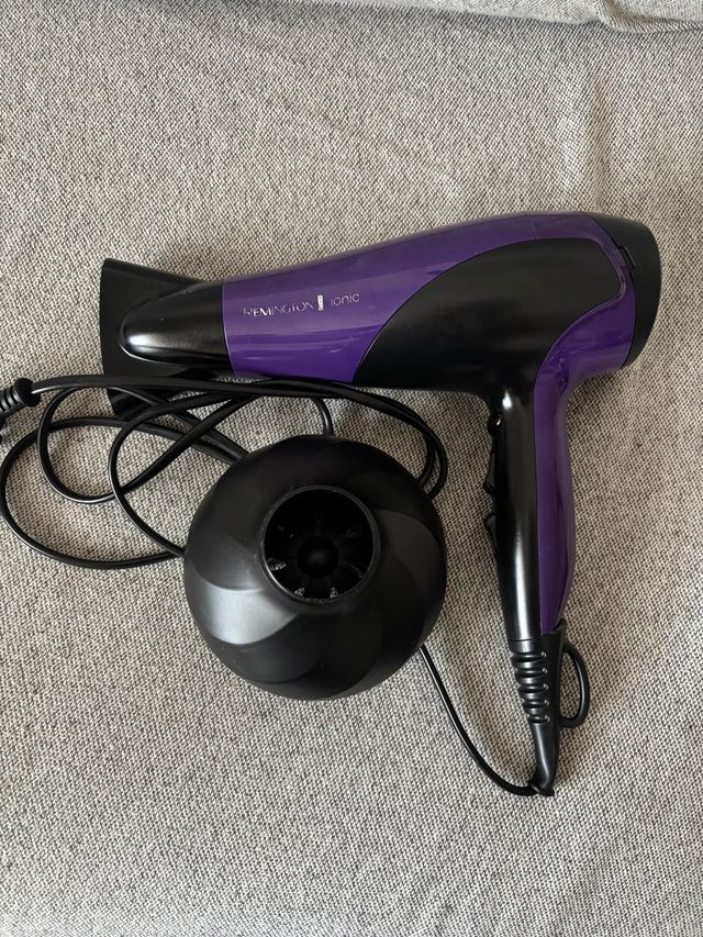 Secador de pelo Remington púrpura y negro