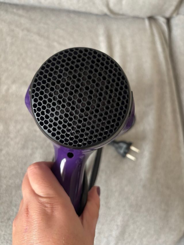 Secador de pelo Remington púrpura y negro