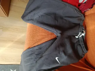 Pantalón chándal Nike gris niño