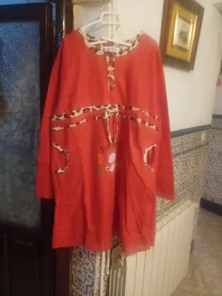 Pijama rojo con estampado animal