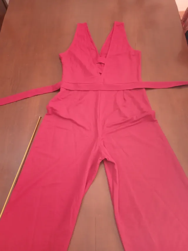 Mono rojo de pierna ancha