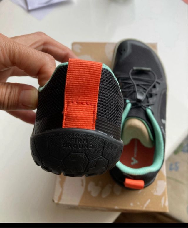 Zapatillas Vivobarefoot niño negras y turquesa
