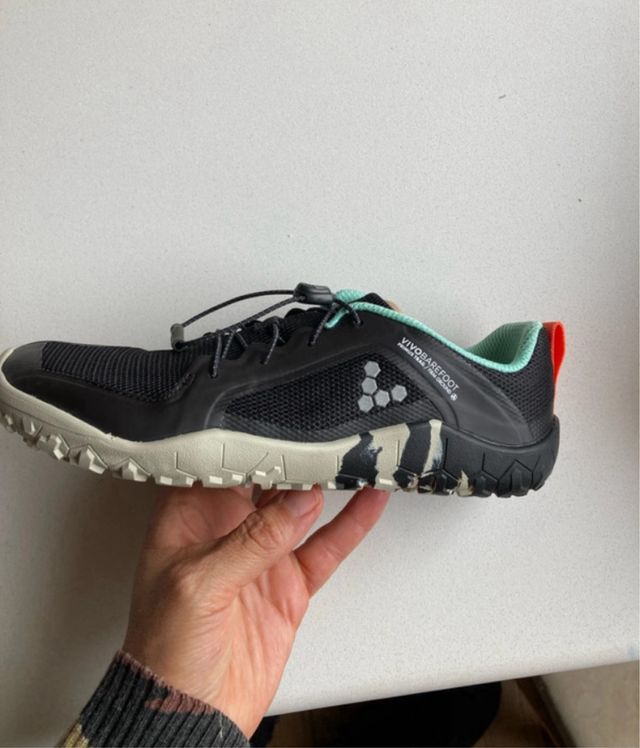 Zapatillas Vivobarefoot niño negras y turquesa