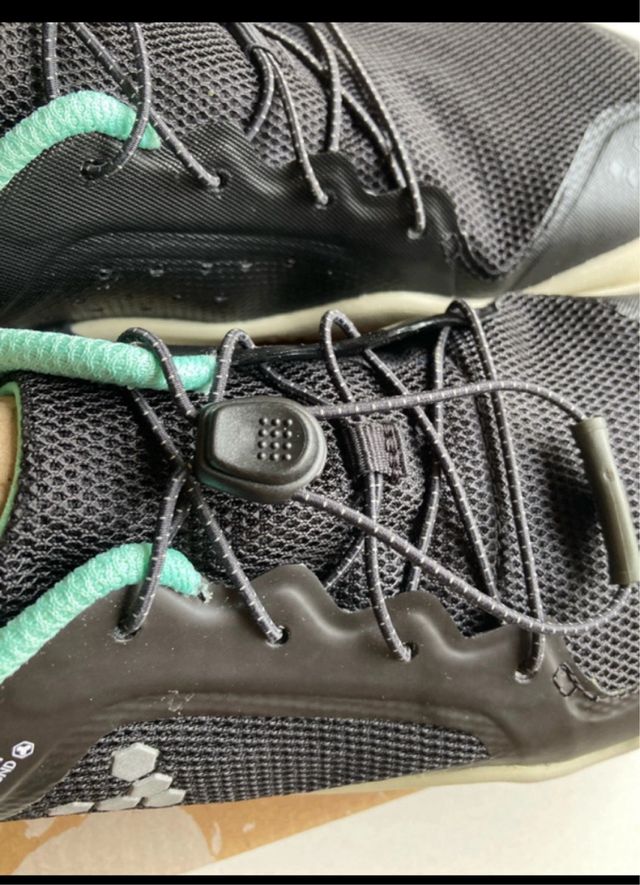 Zapatillas Vivobarefoot niño negras y turquesa