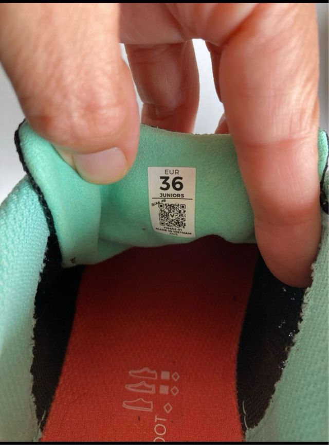 Zapatillas Vivobarefoot niño negras y turquesa