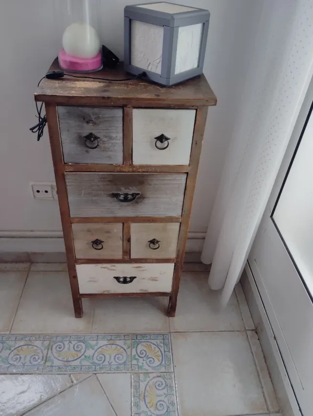 Mueble de cajones decorado madera y metal