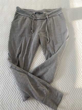 Pantalón chándal Stradivarius gris