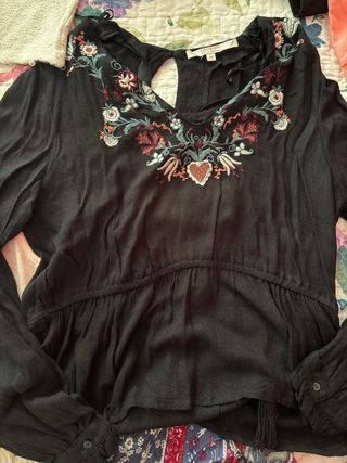 12 prendas de blusas, se puede vender por separado