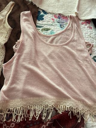 12 prendas de blusas, se puede vender por separado