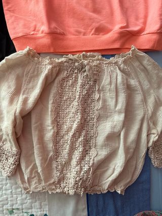 12 prendas de blusas, se puede vender por separado