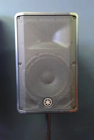 2 Altavoces Yamaha DBR12 + Mixer Soundcraft UI24R
