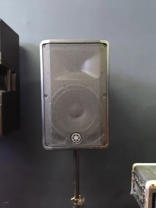 2 Altavoces Yamaha DBR12 + Mixer Soundcraft UI24R