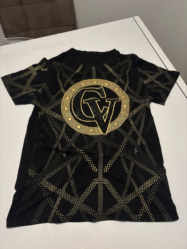 Camiseta chico CV negra y dorada
