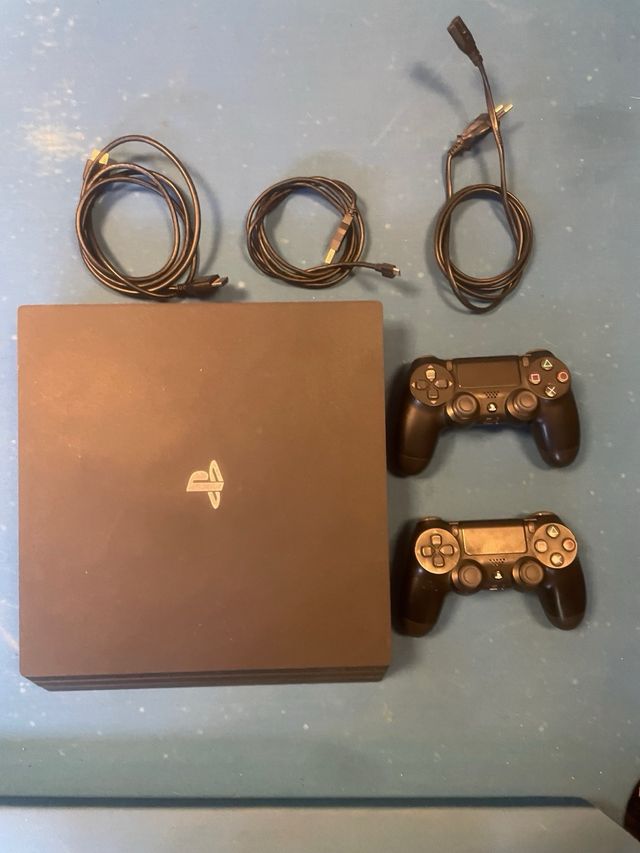 PS4 Pro + 2 Mandos Dualshock 4