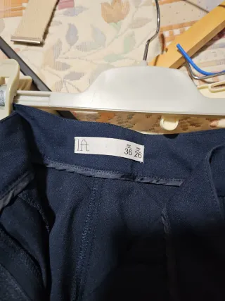 Pantalón ancho medio largo azul marino muy oscuro