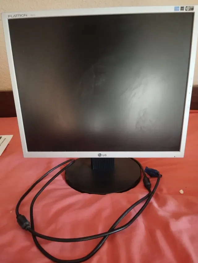 Monitor LG bianco e nero