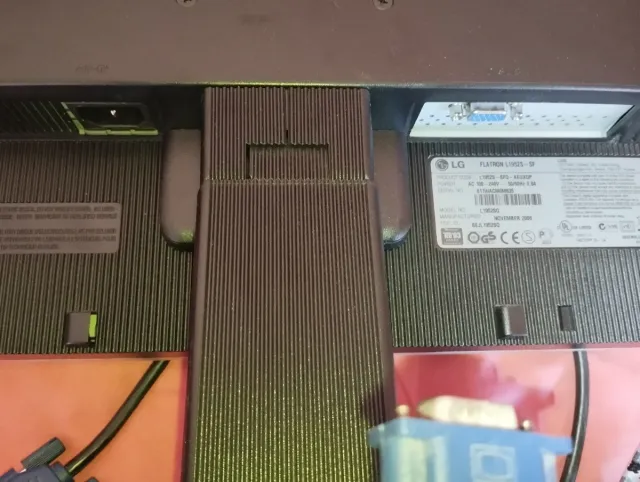 Monitor LG bianco e nero