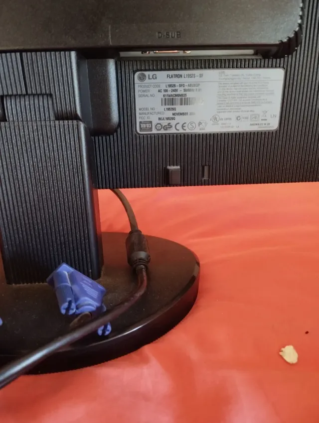 Monitor LG bianco e nero