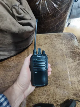 Walkie Talkie Icom BC-192