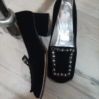 Scarpe vintage eleganti con strass
