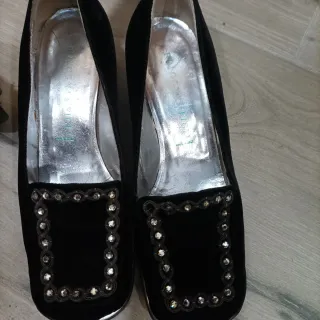 Scarpe vintage eleganti con strass