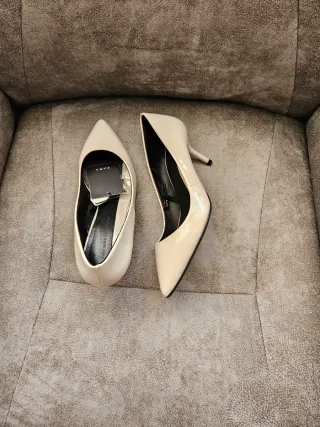 Zapatos Zara Tacon Beige/Blanco Nuevos