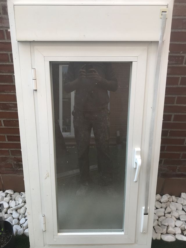 Ventana de baño blanca