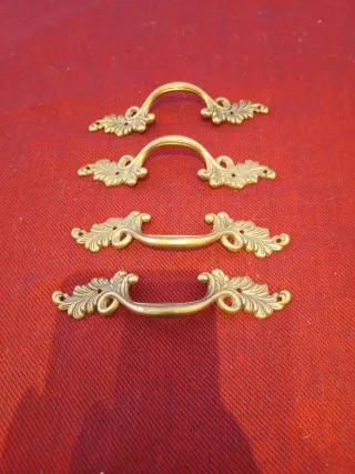 4 Tiradores de Bronce o Latón Antiguos